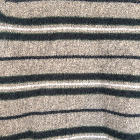 GAP Crewneck Sweater in Green and Tan Stripes. - Picture 4 of 4